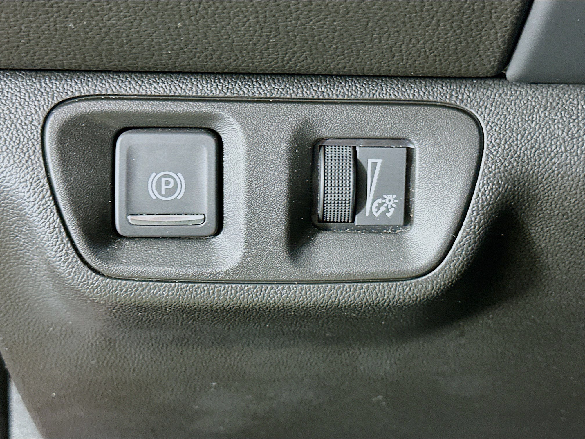 Used 2023 GMC Acadia SLT w/ LPO, Floor Liner Package FWD image 17