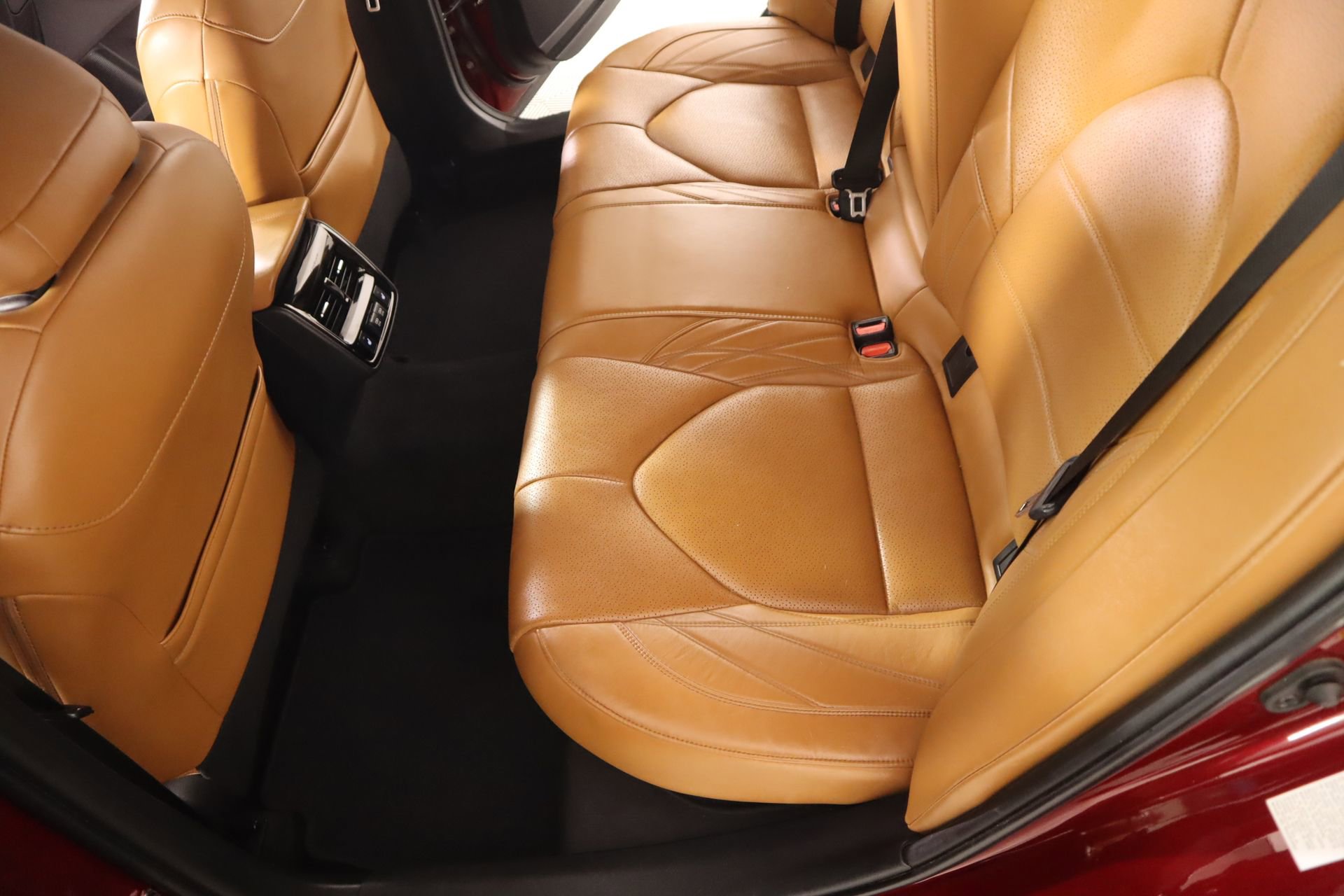 Used 2019 Toyota Avalon Limited image 13