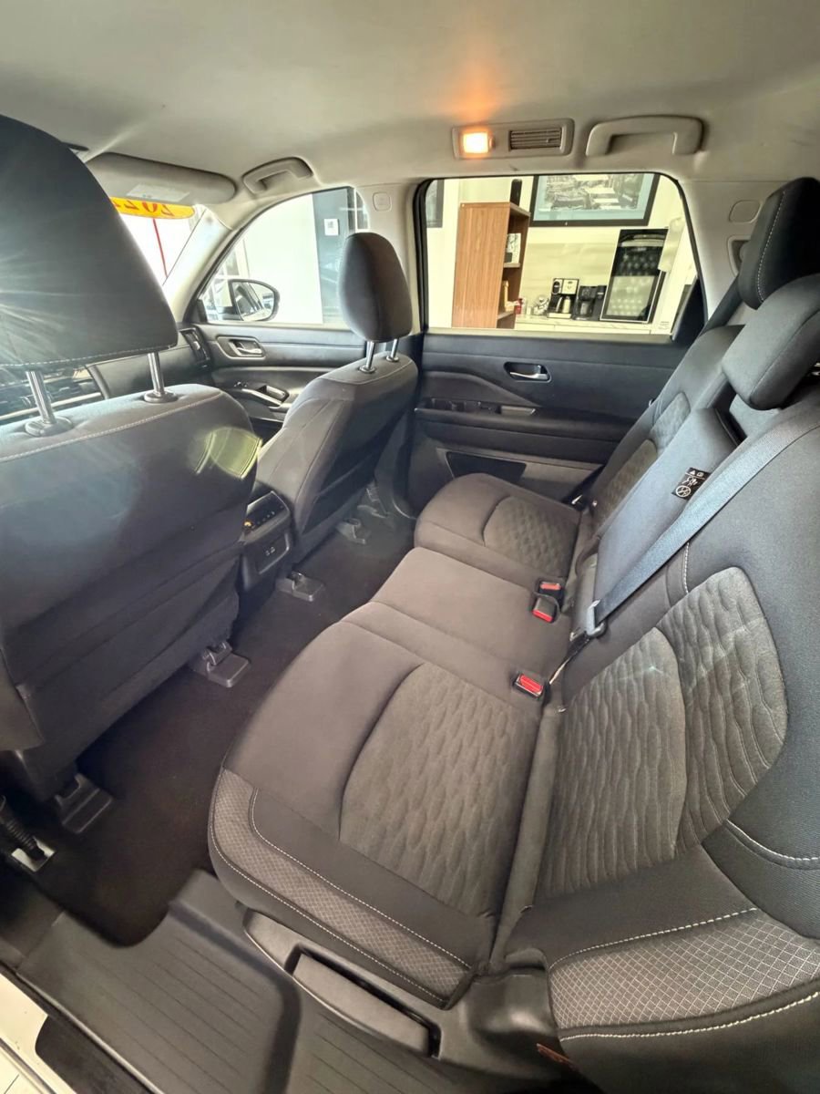 Used 2022 Nissan Pathfinder SV w/ SV Black Package image 11