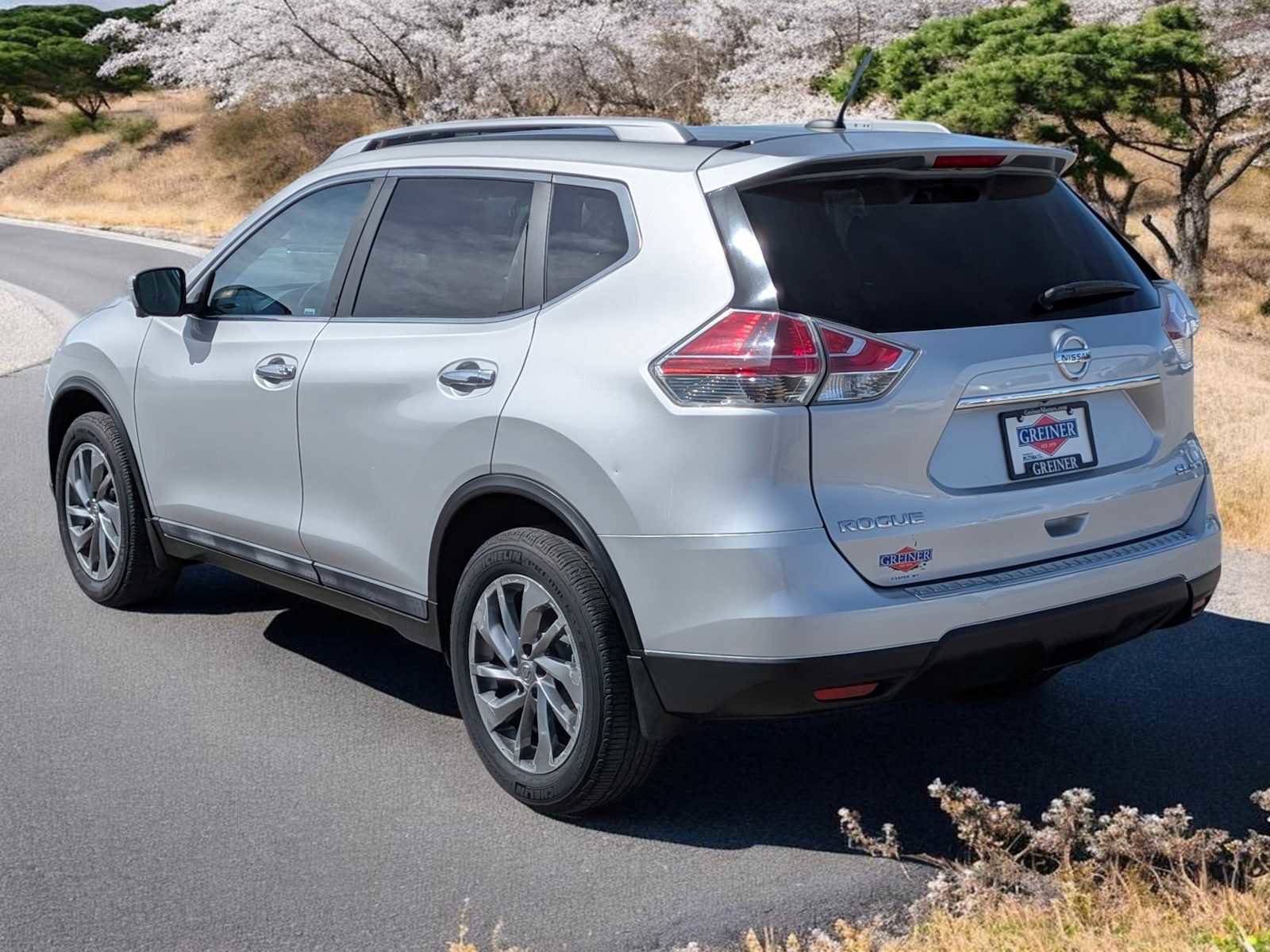 Used 2015 Nissan Rogue SL w/ SL Premium Package image 4