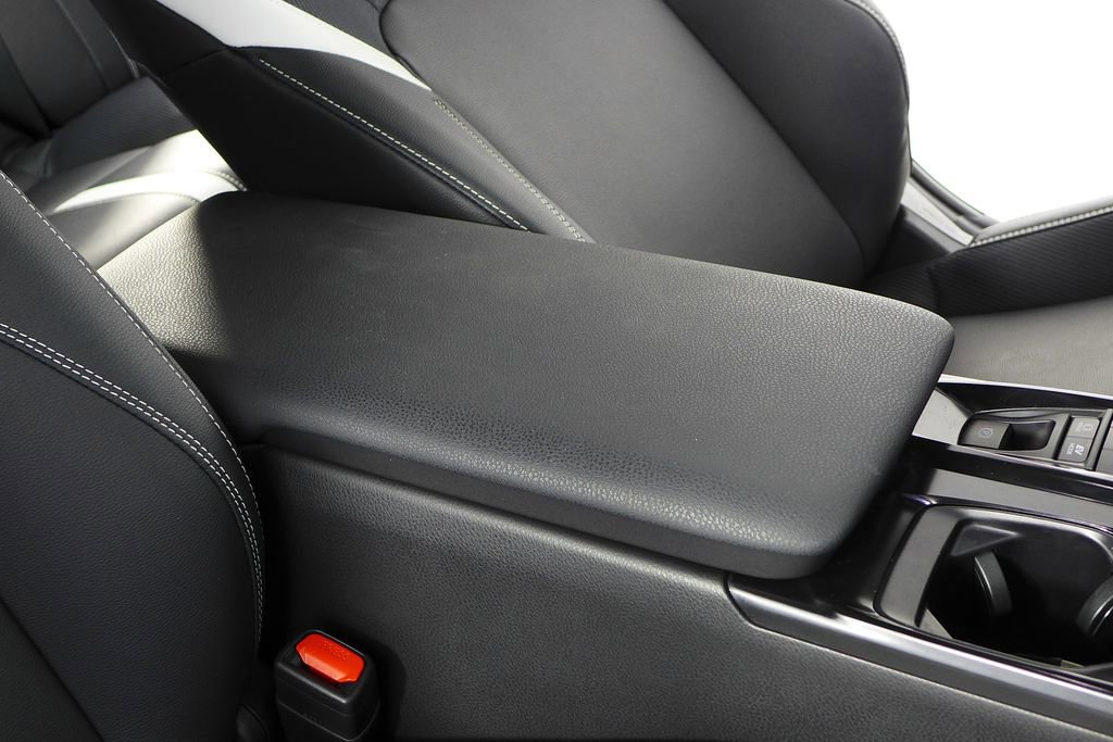 Used 2025 Toyota Camry SE w/ Convenience Package image 16