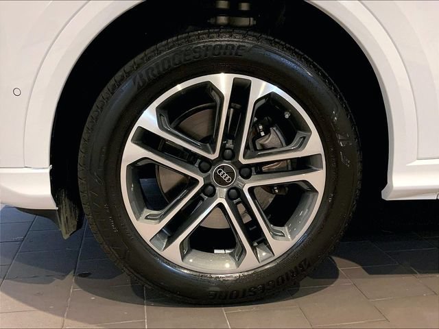 Certified 2025 Audi Q5 Premium w/ Convenience Package AWD/4WD image 9