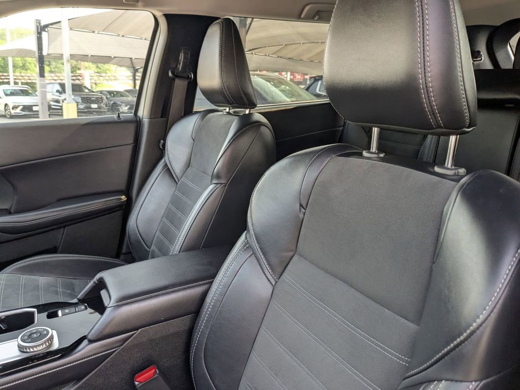 Used 2025 Mitsubishi Outlander SE AWD/4WD image 14