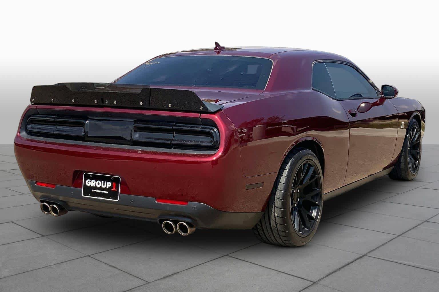 Used 2018 Dodge Challenger R/T Scat Pack w/ Leather Interior Group RWD image 13
