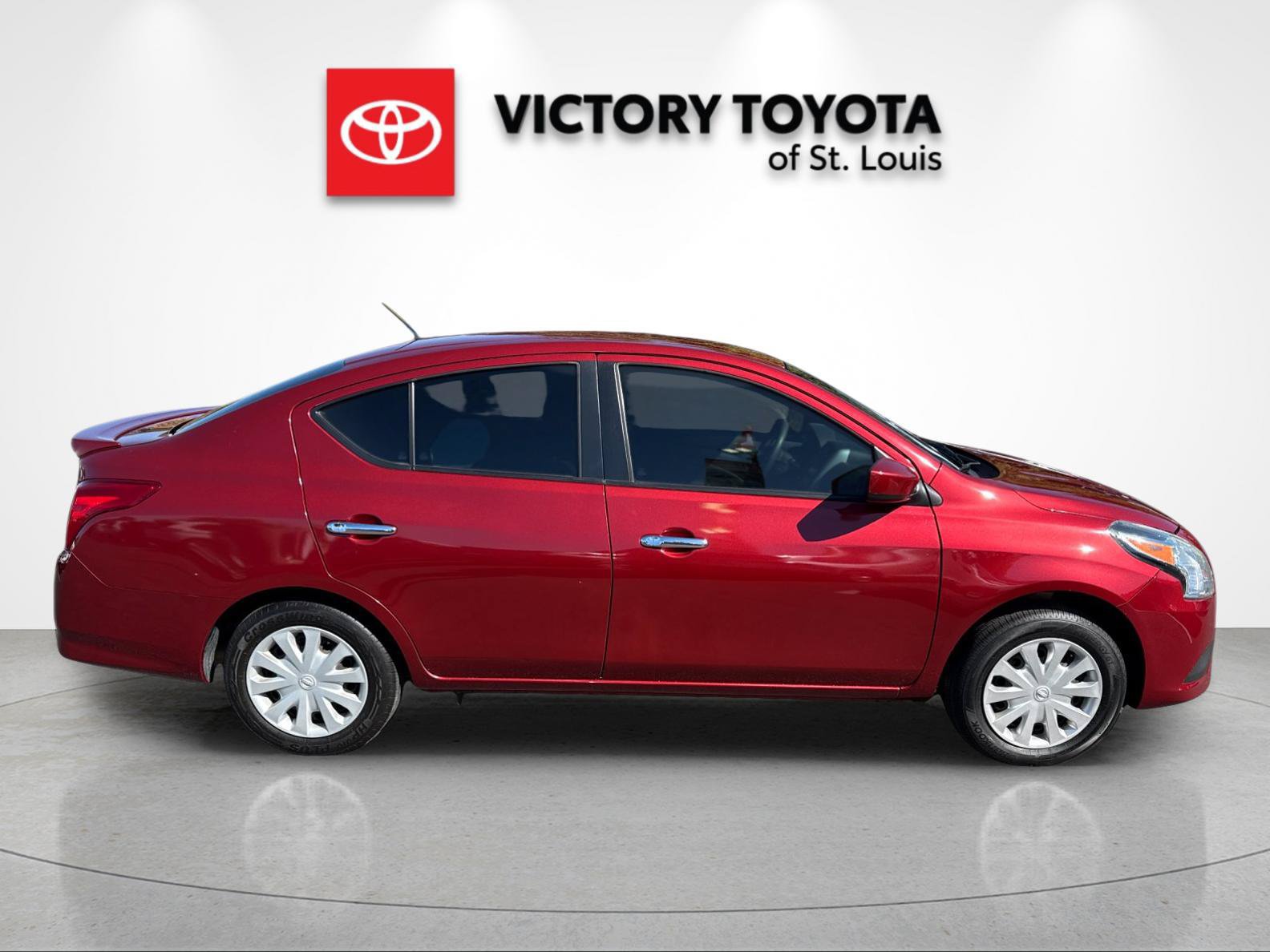 Used 2019 Nissan Versa SV FWD image 2