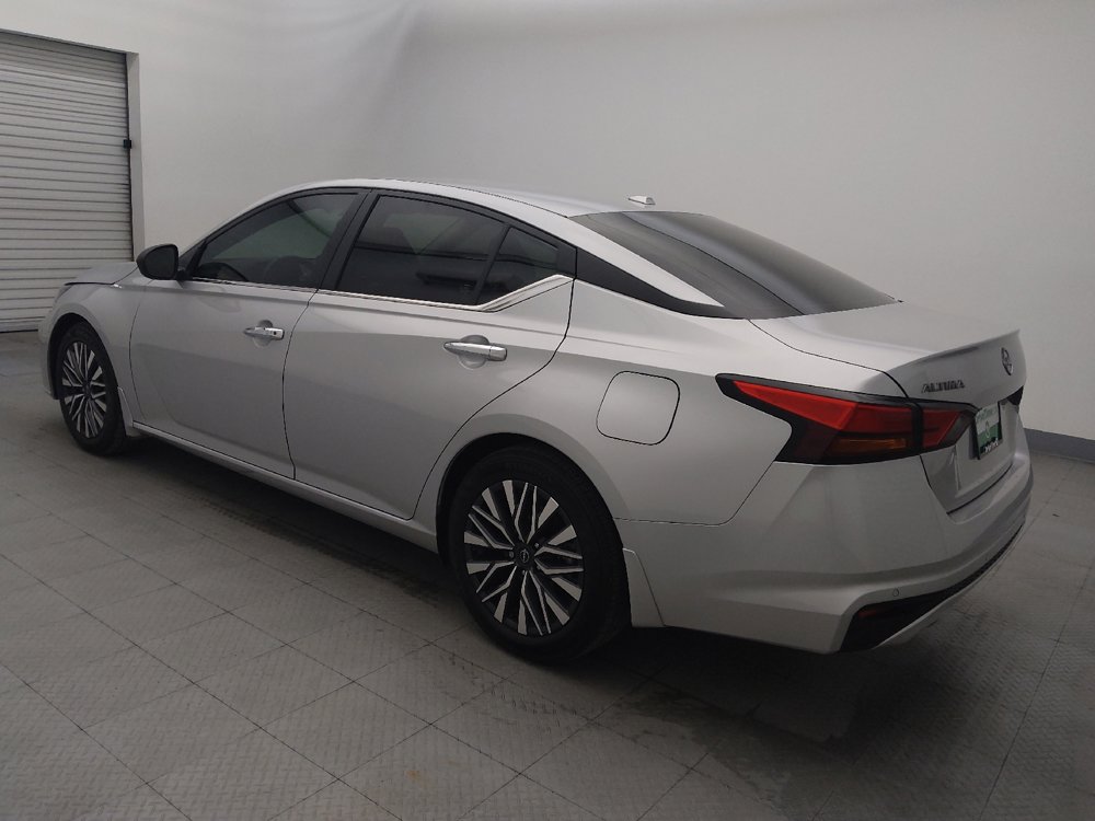 Used 2024 Nissan Altima 2.5 SV w/ SV Premium Package image 3