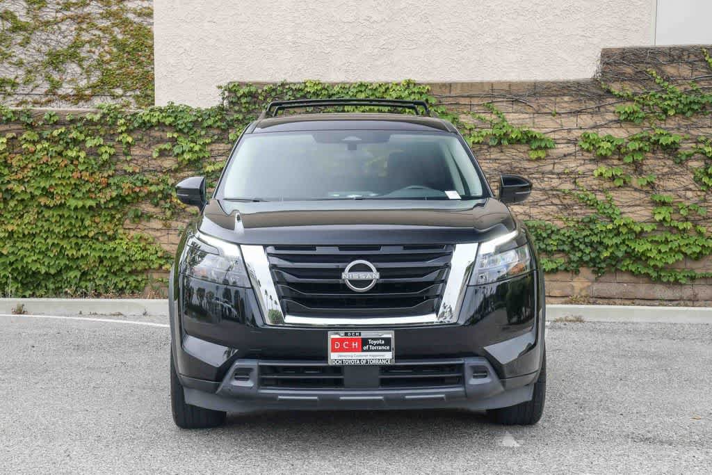 Used 2024 Nissan Pathfinder SV w/ SV Premium Package FWD image 2