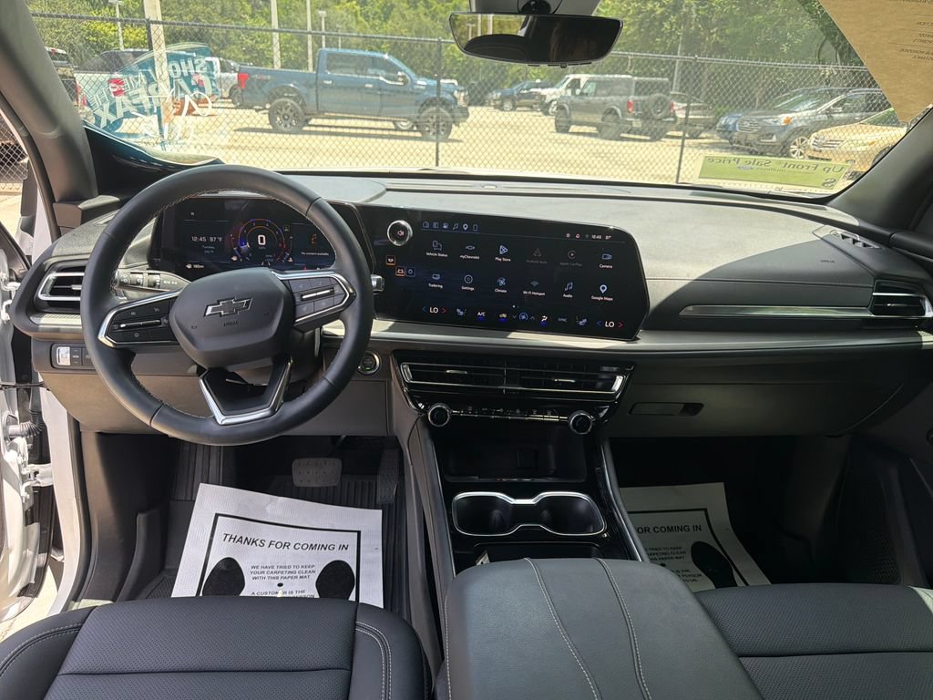 Used 2026 Chevrolet Traverse LT w/ Midnight/Sport Edition FWD image 7