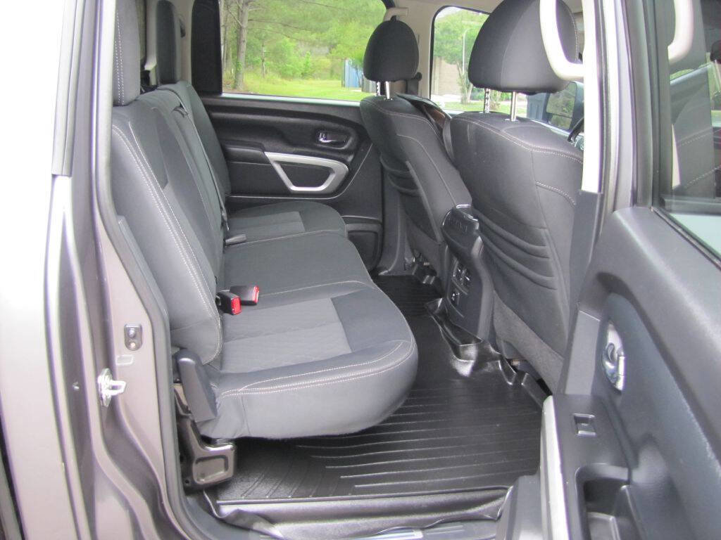 Used 2017 Nissan Titan SV AWD/4WD image 15