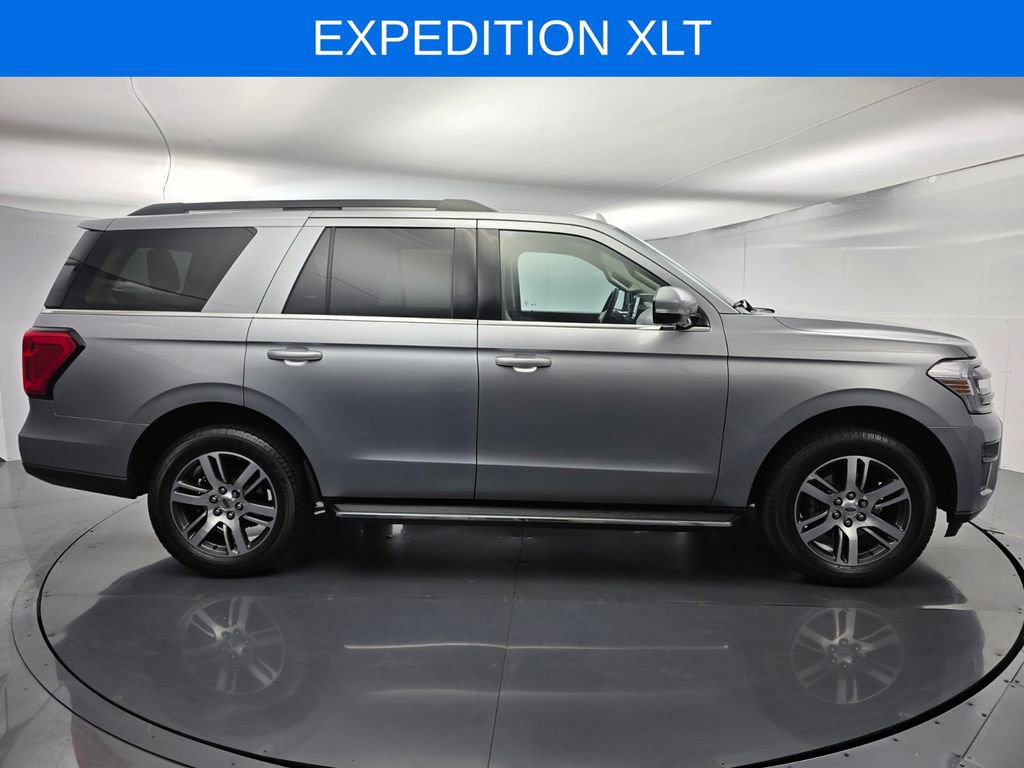 Used 2022 Ford Expedition XLT image 3