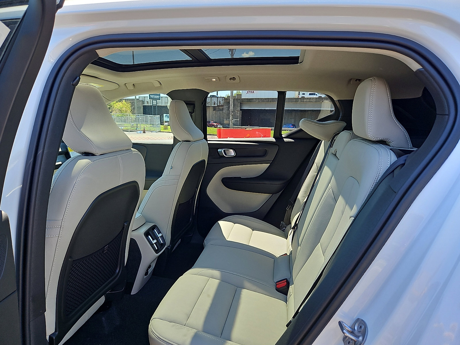 New 2026 Volvo XC40 B5 Plus w/ Protection Package Premier AWD/4WD image 8