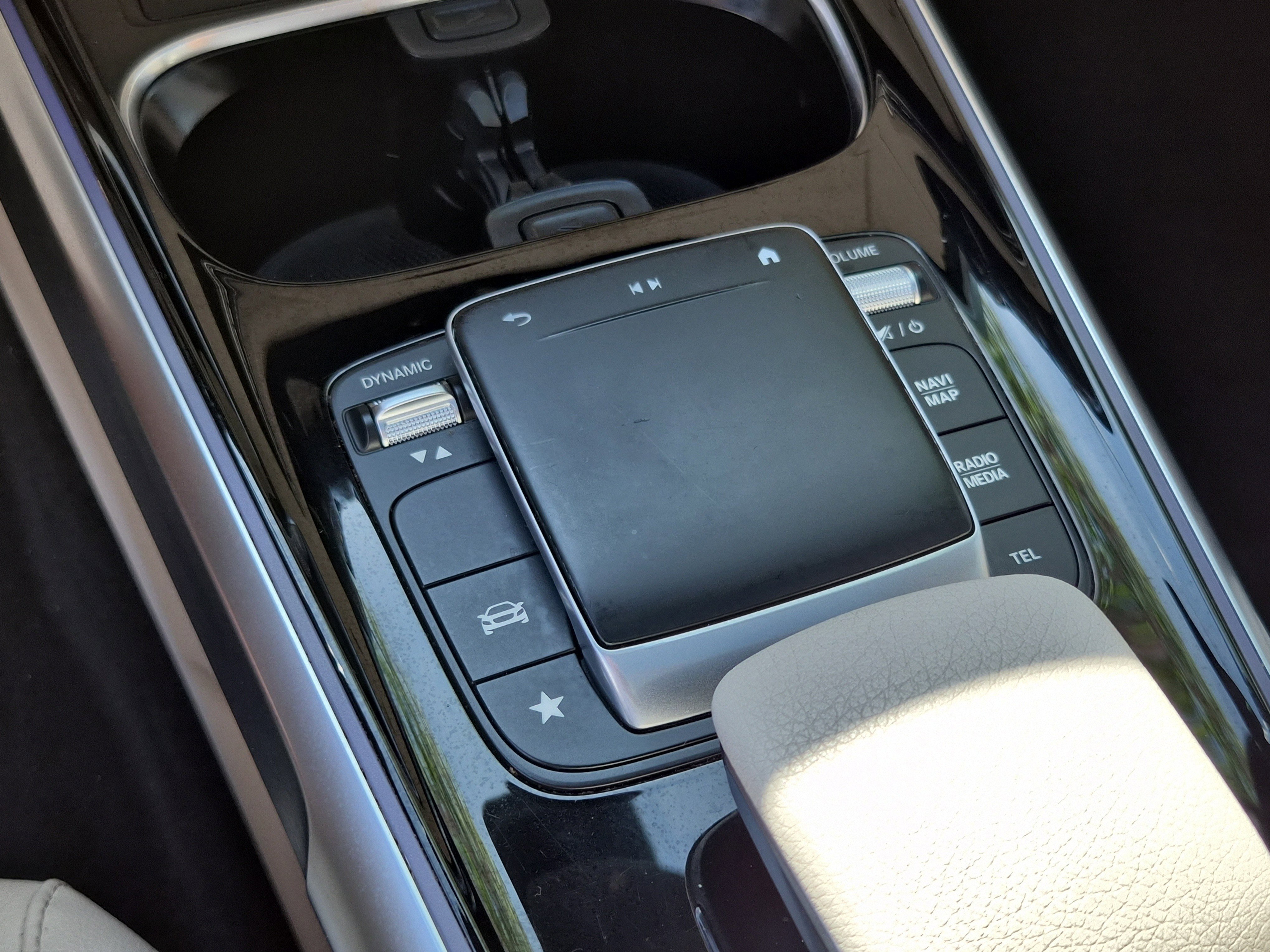 Used 2021 Mercedes-Benz GLB 250 4MATIC w/ Premium Package image 32