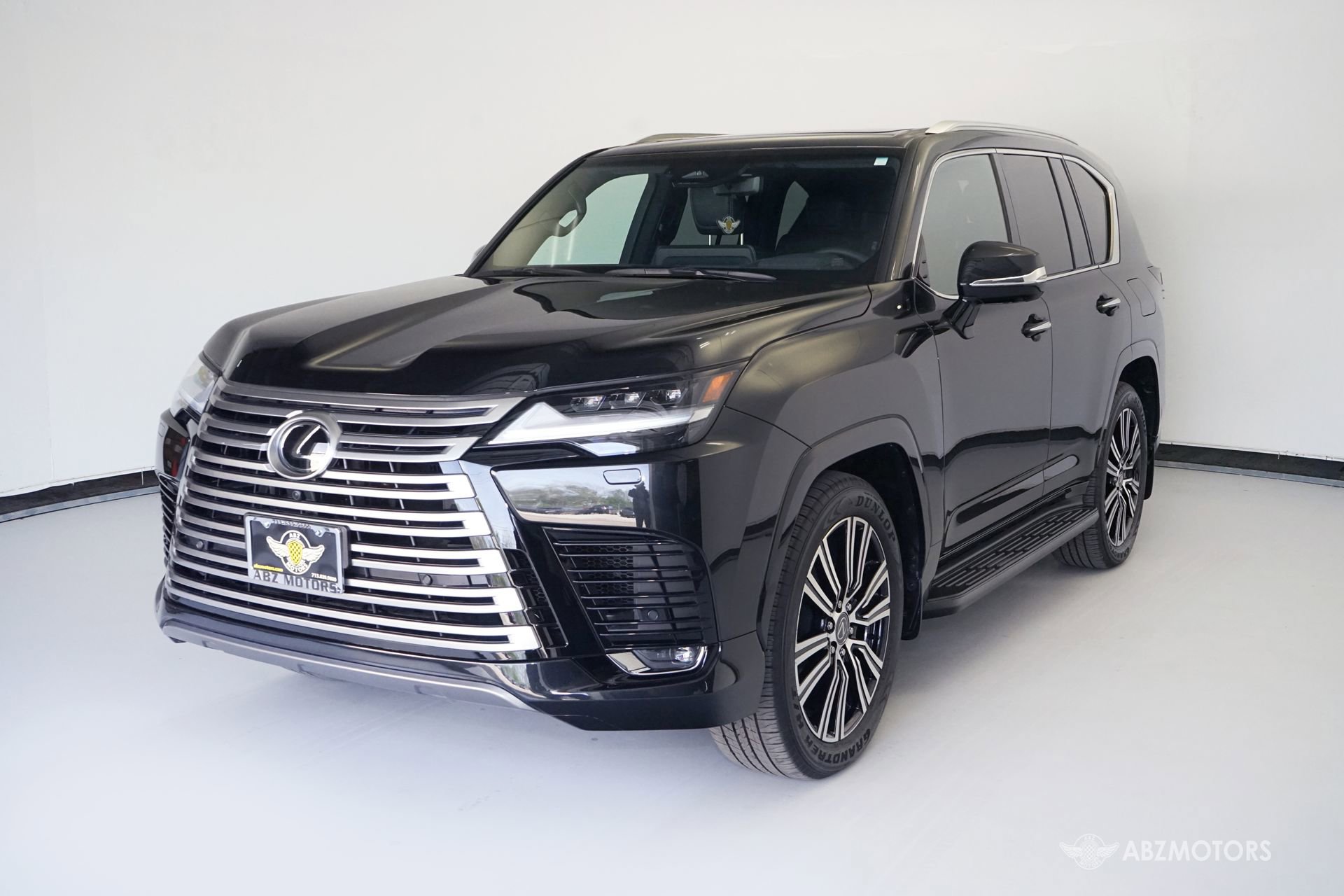 Used 2025 Lexus LX 600 4WD w/ Accessory Package (2T) image 2