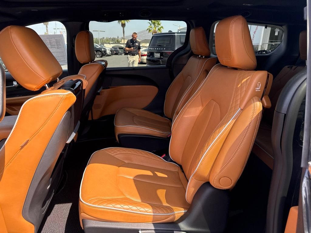 Certified 2023 Chrysler Pacifica Pinnacle FWD image 17