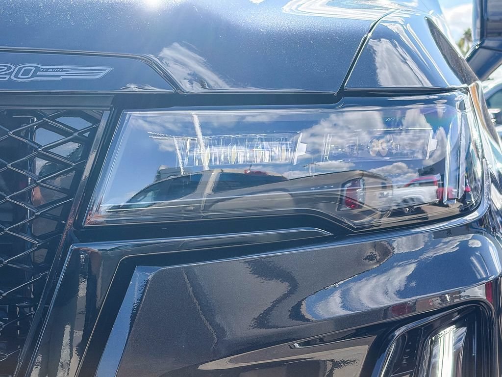 Used 2024 Cadillac Escalade ESV V AWD/4WD image 2