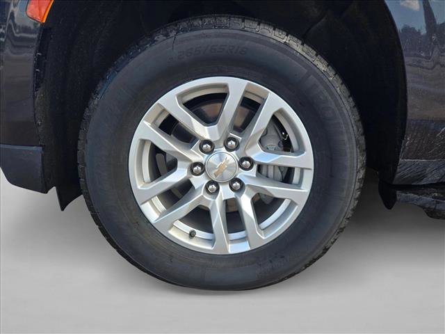 Used 2024 Chevrolet Suburban LT RWD image 10