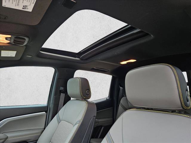 Used 2025 Chevrolet Colorado ZR2 w/ Technology Package image 16