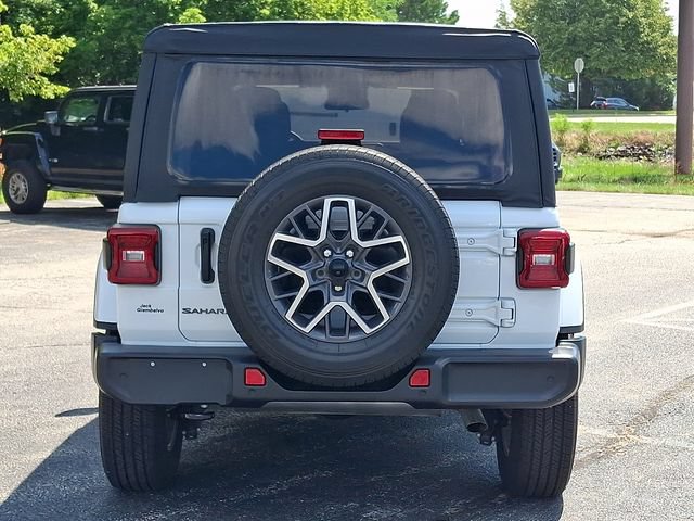 Used 2025 Jeep Wrangler Unlimited Sahara w/ Safety Group AWD/4WD video 3