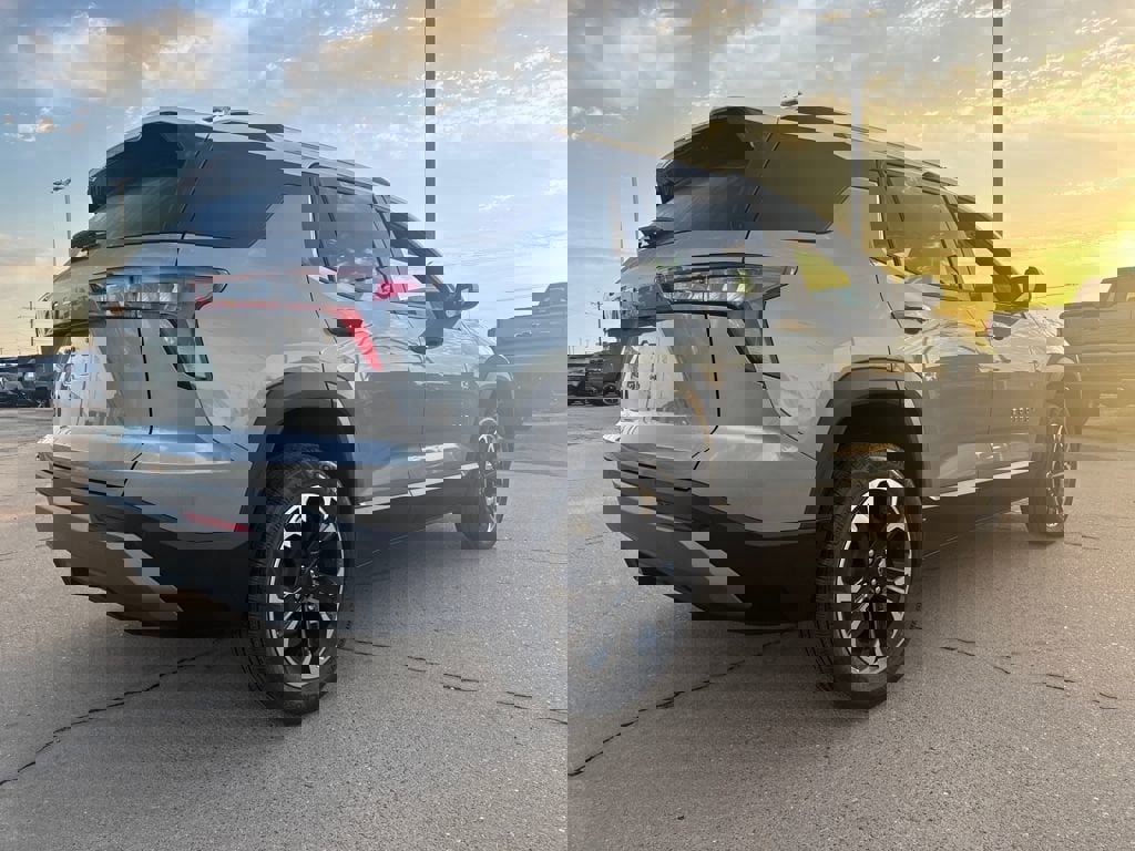 New 2026 Chevrolet Equinox LT w/ Convenience Package II image 7