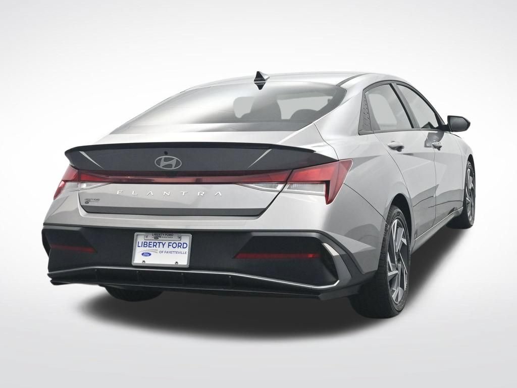 Used 2025 Hyundai Elantra Sport FWD image 7