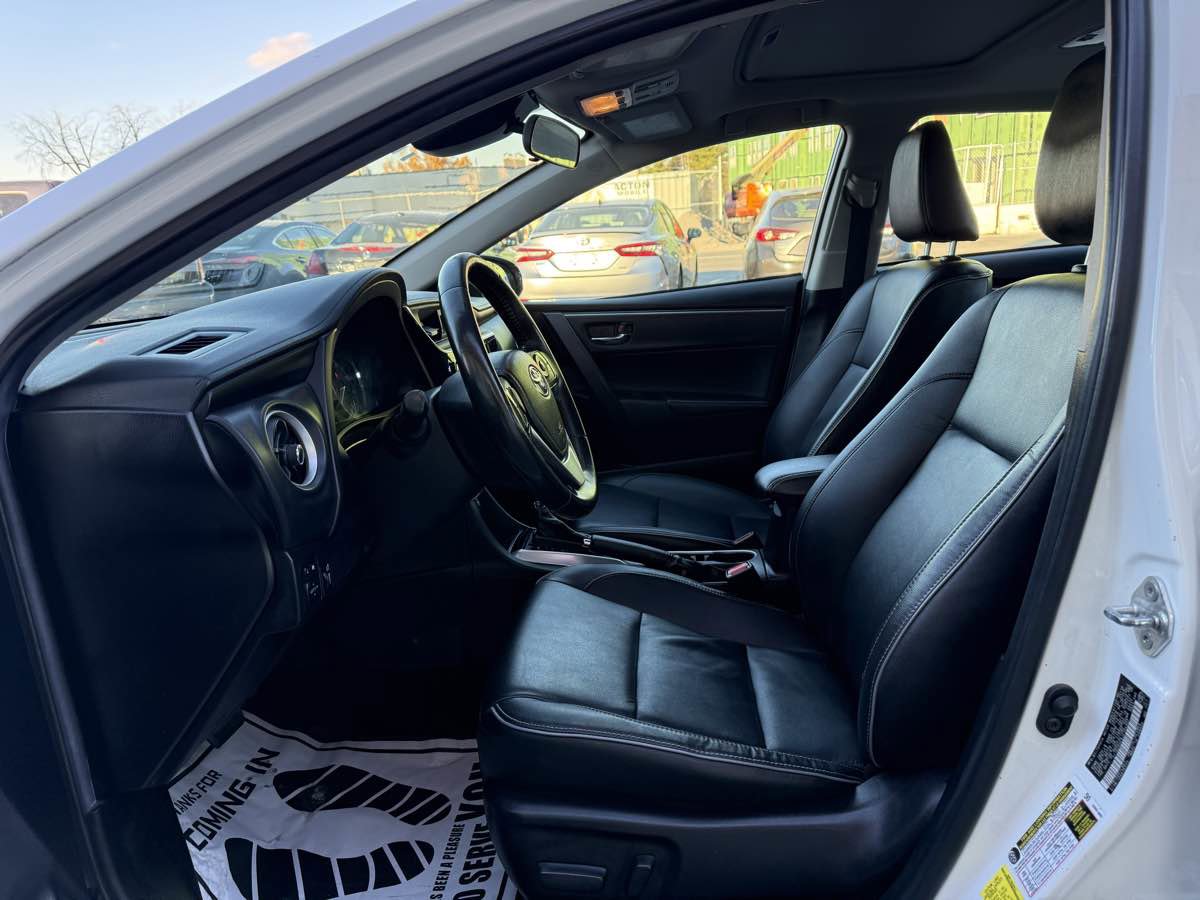 Used 2018 Toyota Corolla XLE image 9