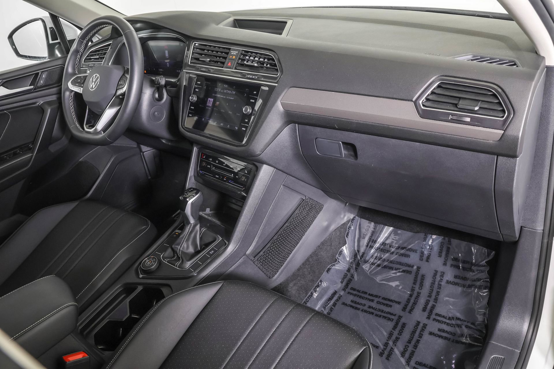 Used 2023 Volkswagen Tiguan SE AWD/4WD image 43