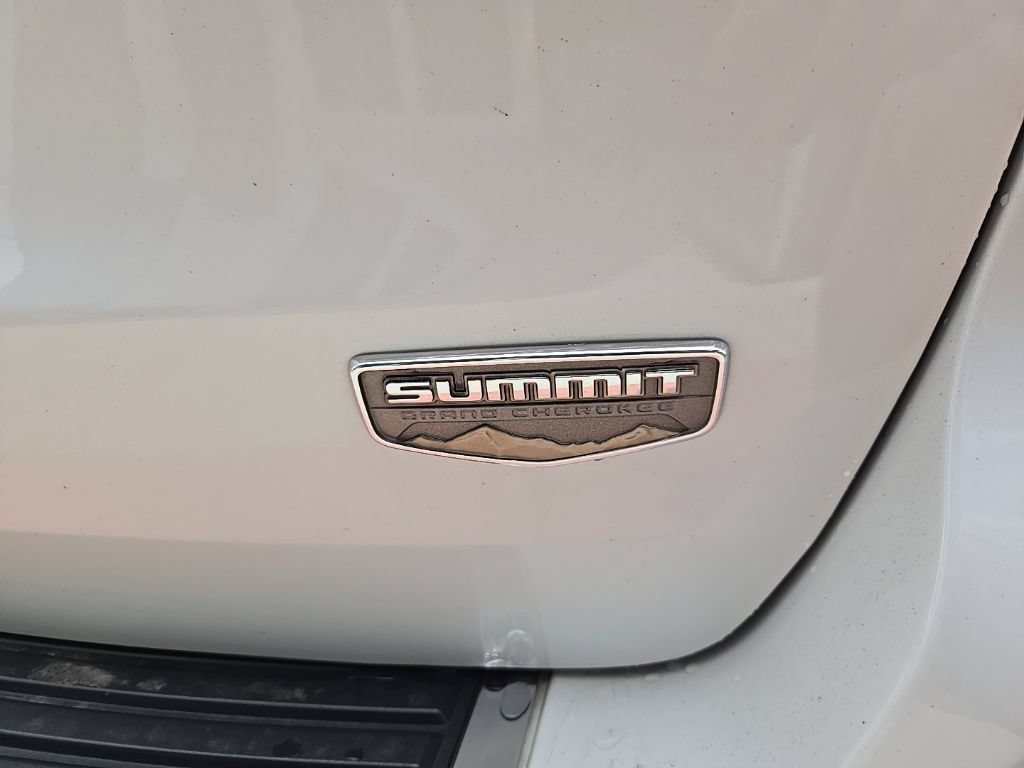 Used 2018 Jeep Grand Cherokee Summit AWD/4WD image 10