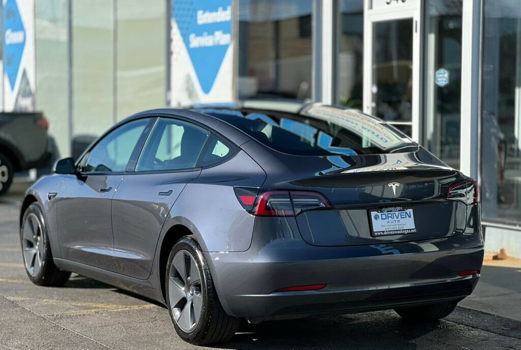 Used 2023 Tesla Model 3 Standard Range image 3