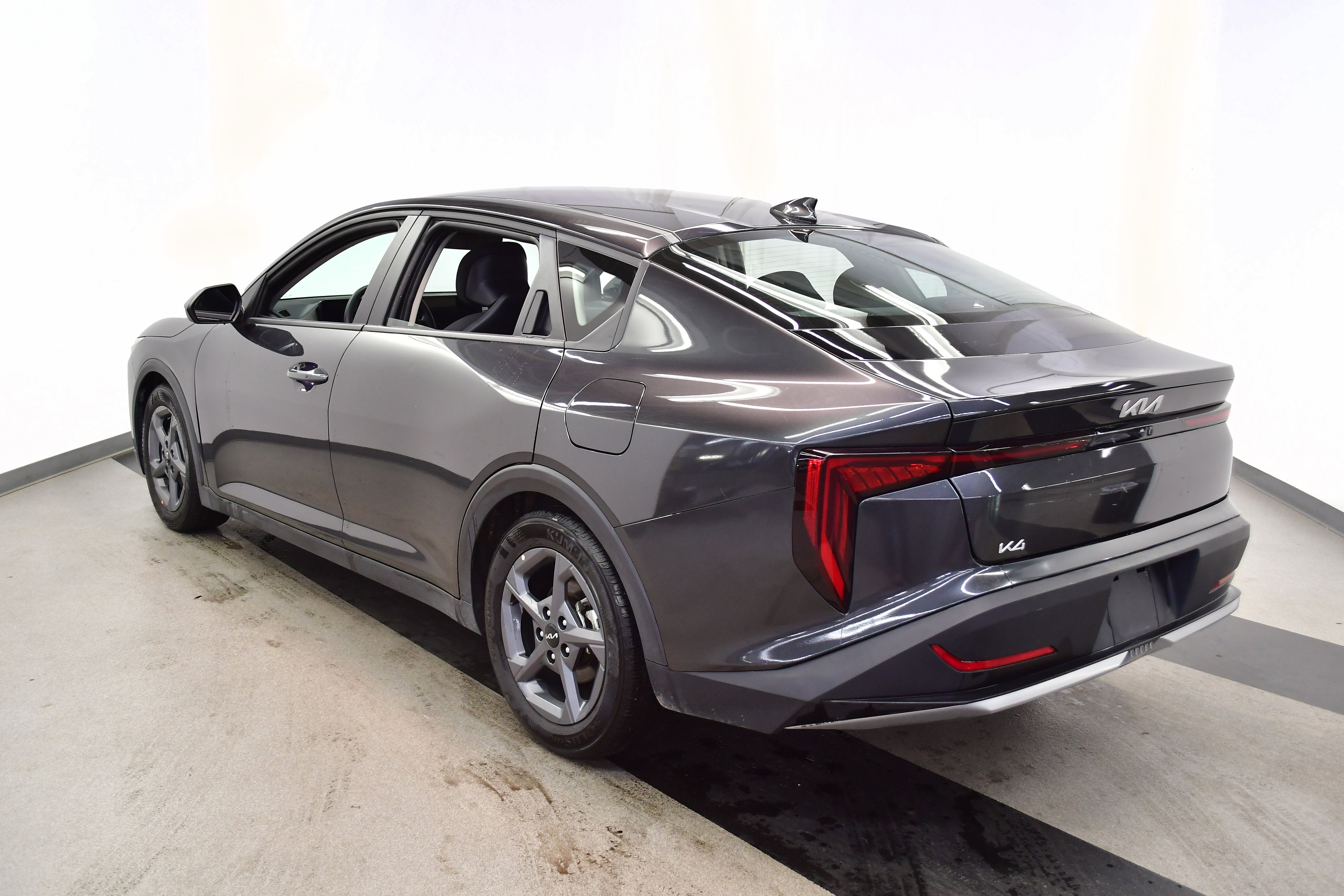 Used 2025 Kia K4 FWD image 5