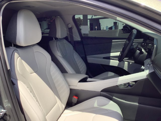 Used 2025 Hyundai Elantra Limited FWD image 37