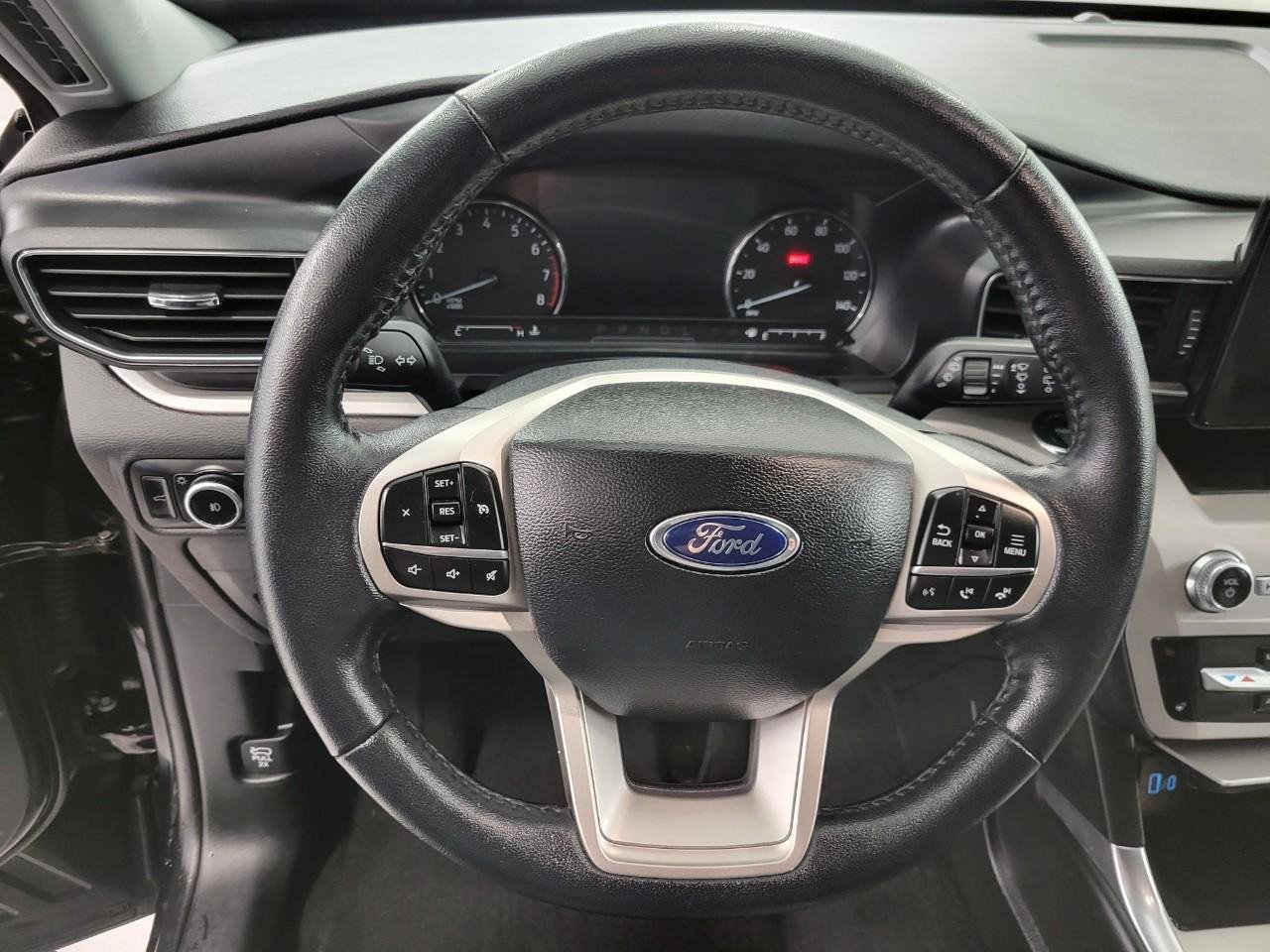 Used 2023 Ford Explorer XLT w/ Equipment Group 202A image 5