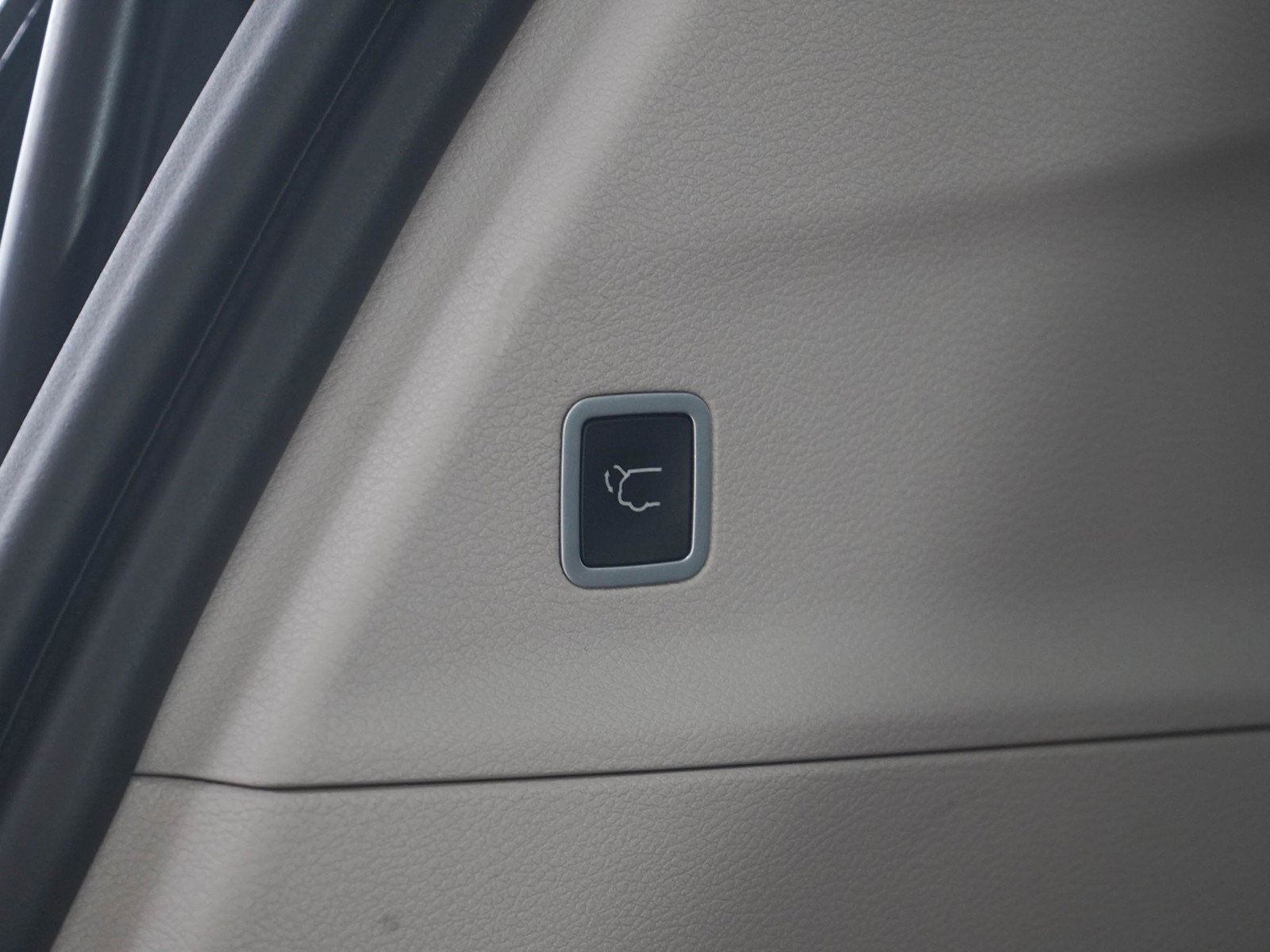 Used 2018 Chrysler Pacifica Touring-L FWD image 19