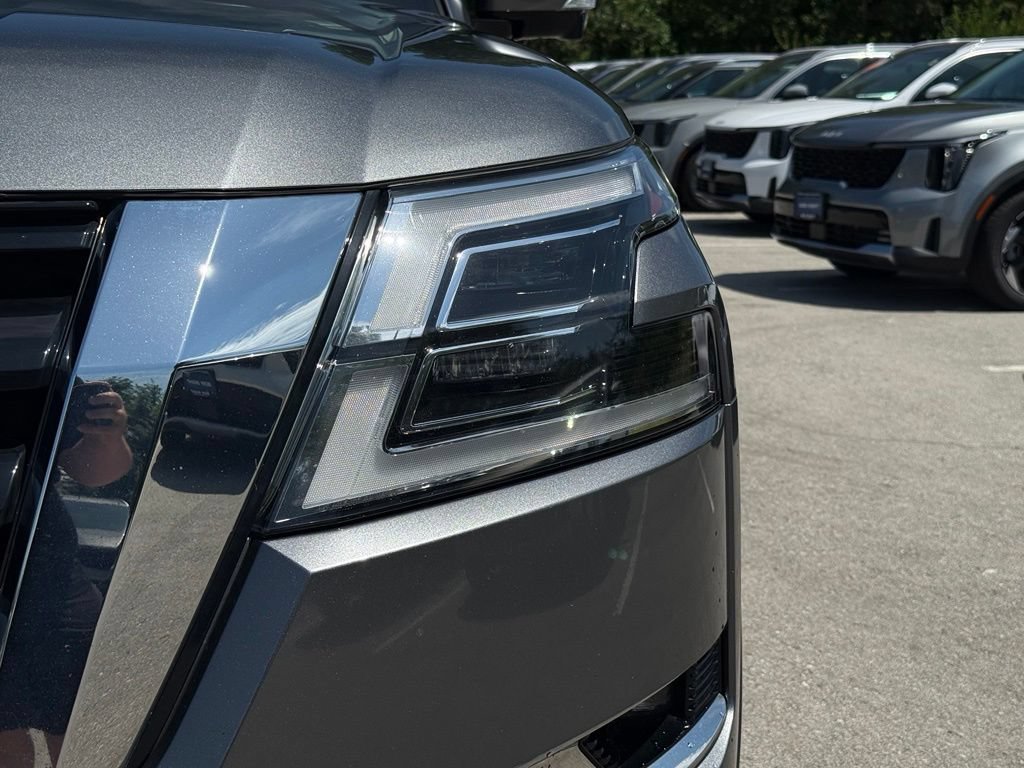 Used 2023 Nissan Armada SL w/ Cargo Package AWD/4WD image 4