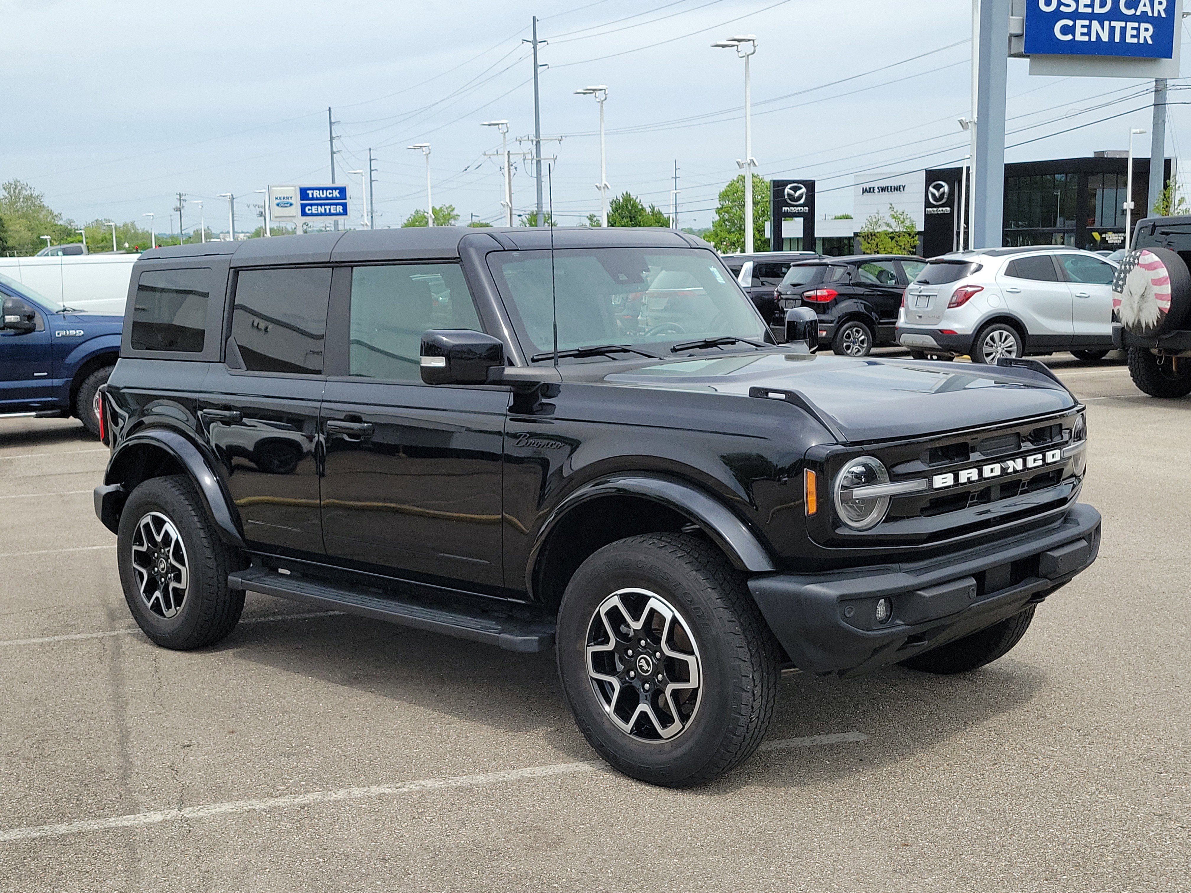Used 2023 Ford Bronco Outer Banks AWD/4WD image 2