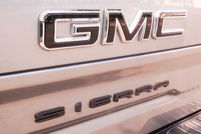 Used 2023 GMC Sierra 1500 AT4 w/ AT4 Premium Package AWD/4WD image 42