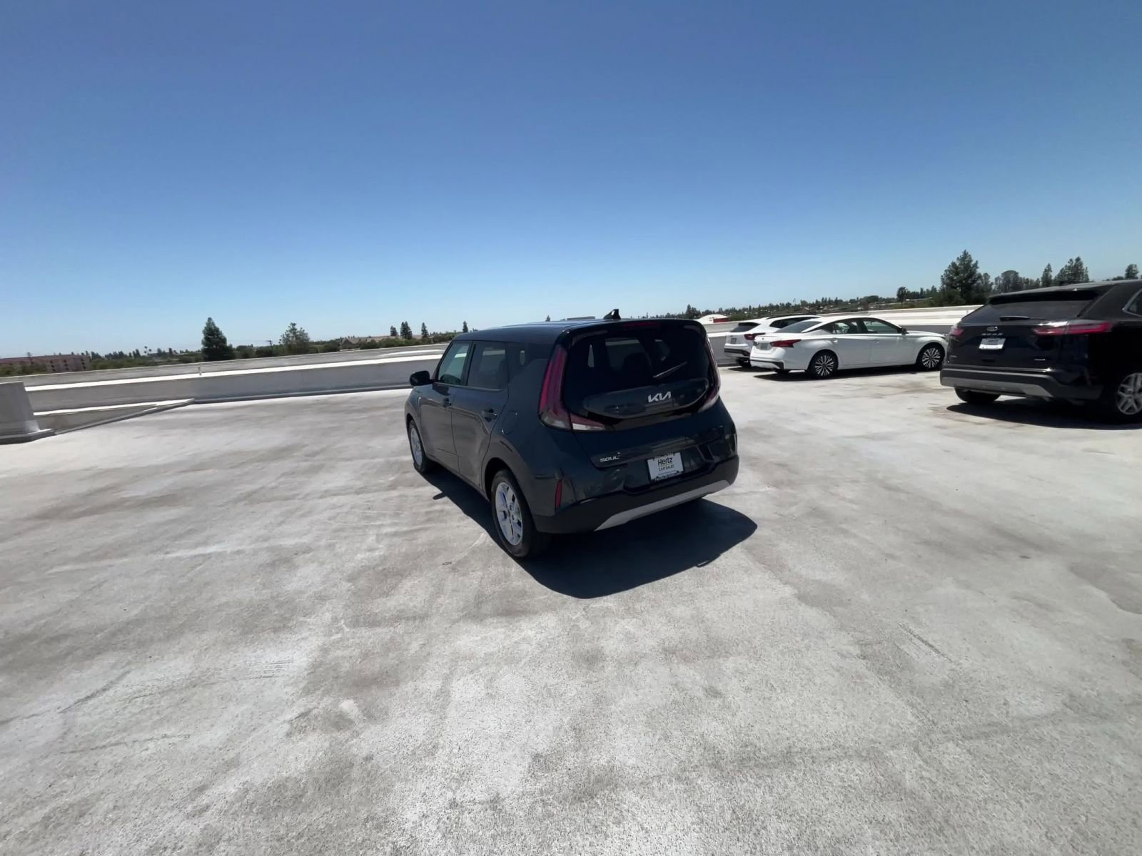 Used 2025 Kia Soul LX w/ LX Technology Package FWD image 16
