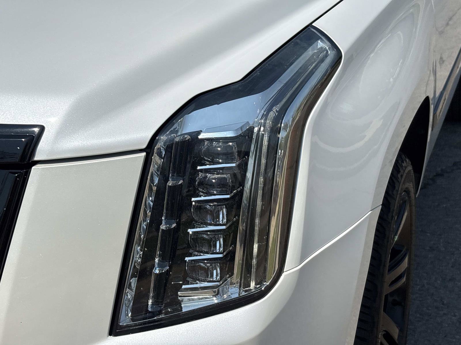 Used 2018 Cadillac Escalade Premium Luxury image 11