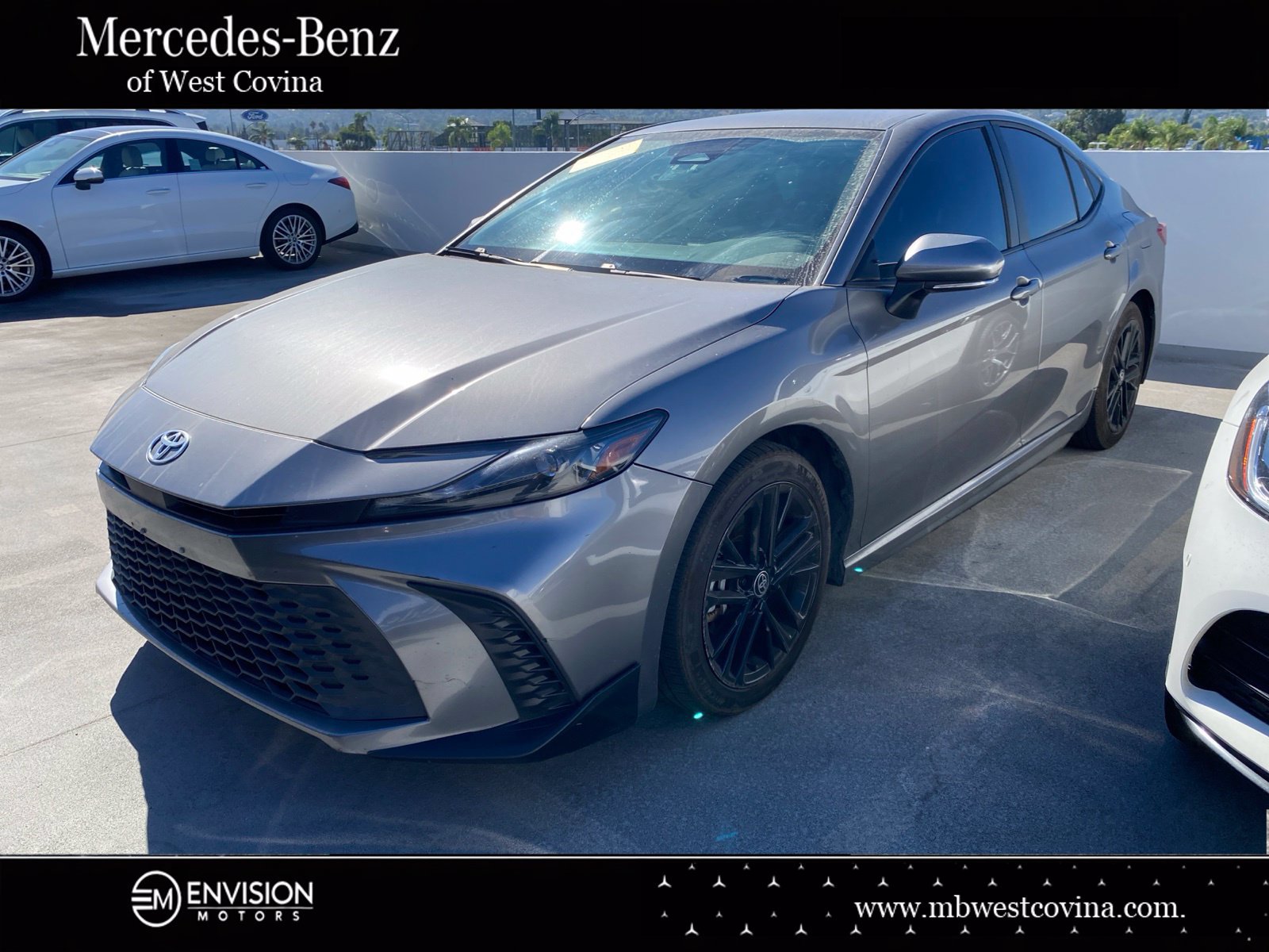 Used 2025 Toyota Camry SE FWD image 1