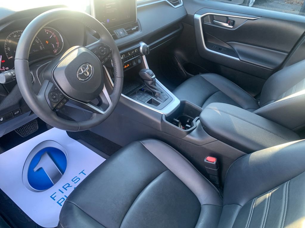 Used 2023 Toyota RAV4 XLE Premium image 11