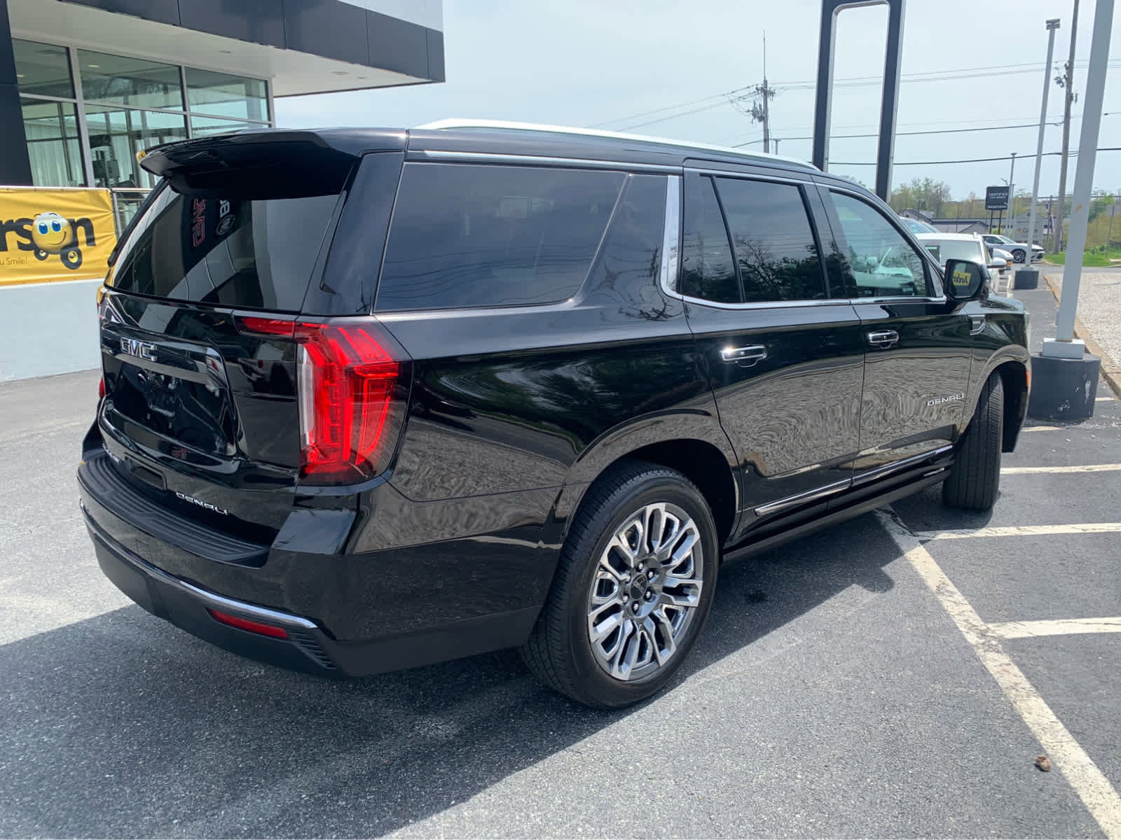 Used 2024 GMC Yukon Denali Ultimate AWD/4WD image 8