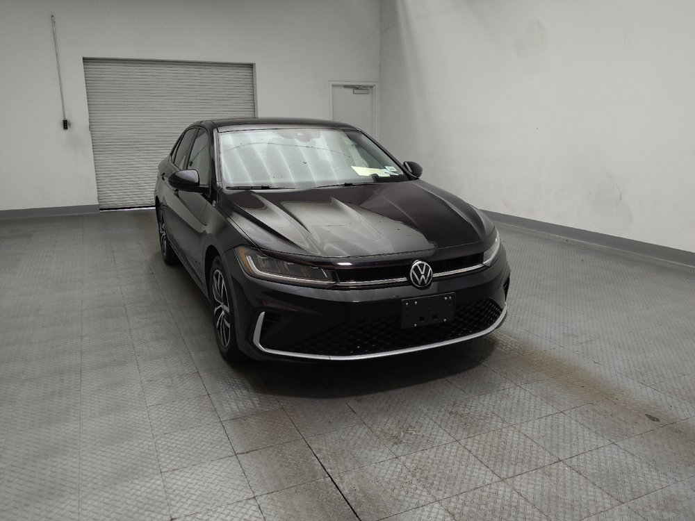 Used 2025 Volkswagen Jetta SE FWD image 14