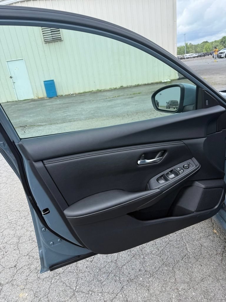 Used 2025 Nissan Sentra SV w/ All-Weather Package FWD image 9