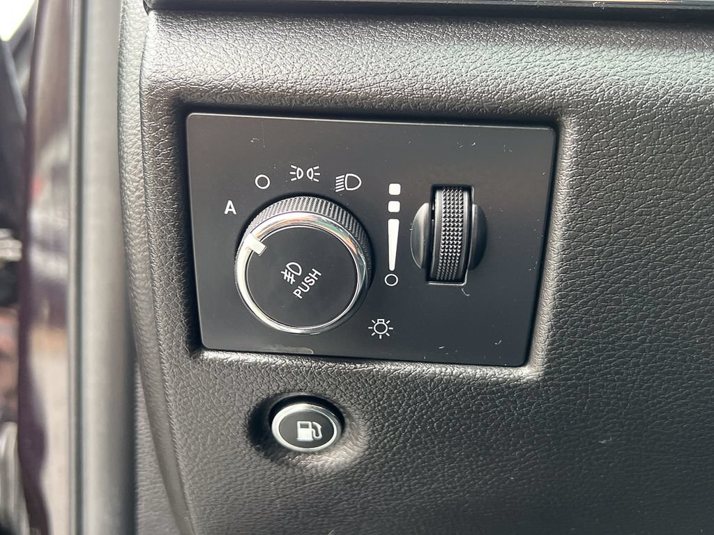 Used 2021 Jeep Grand Cherokee Limited AWD/4WD image 19