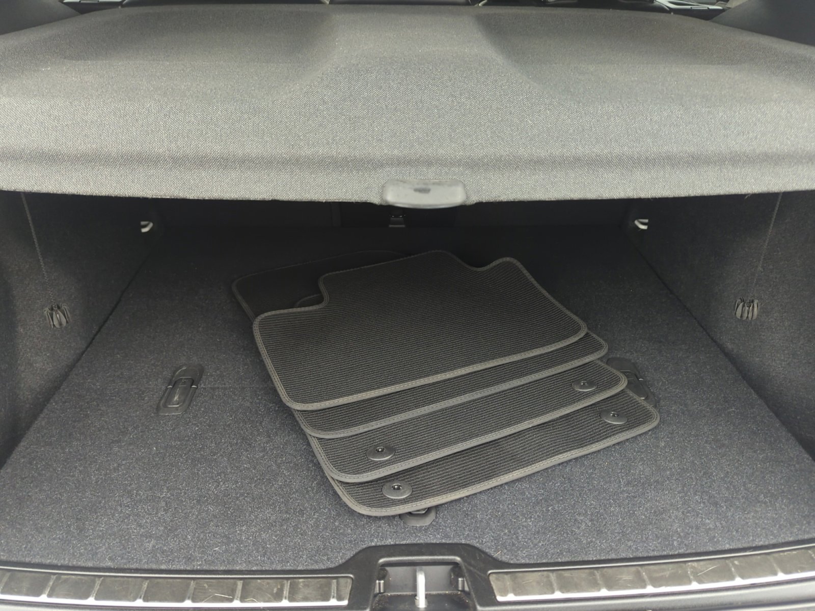 Used 2021 Volvo XC40 T5 R-Design w/ Climate Package image 29