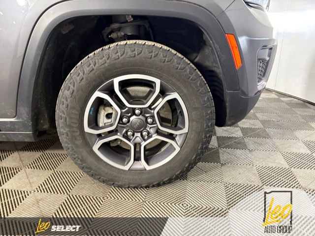 Used 2022 Jeep Grand Cherokee Trailhawk w/ Luxury Tech Group III AWD/4WD image 25