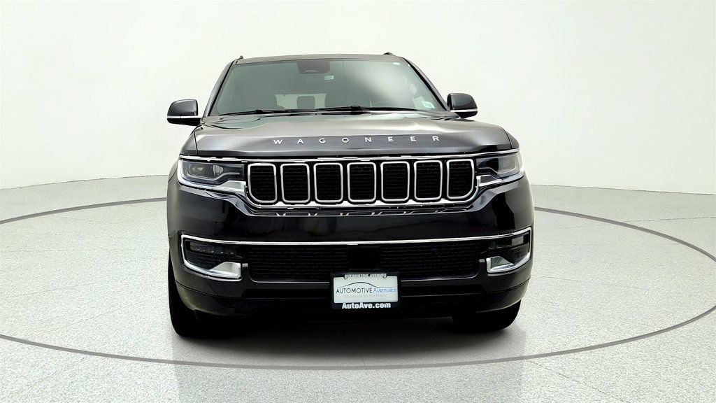 Used 2022 Jeep Wagoneer Series I w/ Premium Group I AWD/4WD image 2