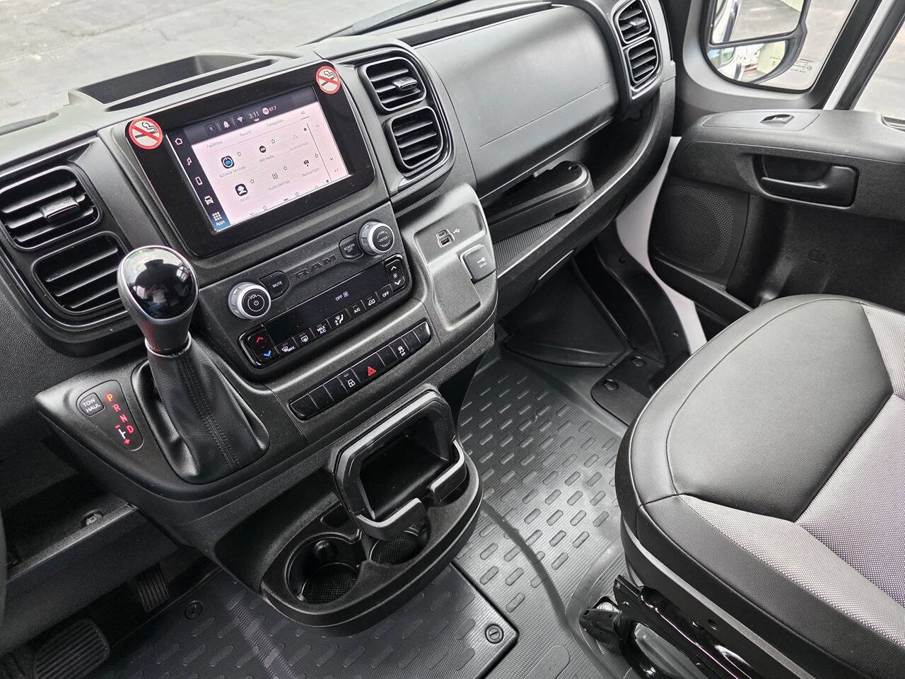 Used 2025 RAM ProMaster 3500 w/ Convenience Group FWD image 17