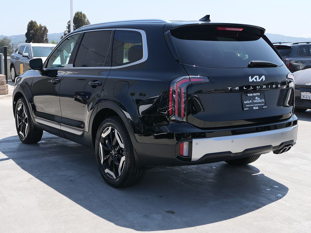Used 2024 Kia Telluride EX w/ EX Captain's Chair Package FWD image 6