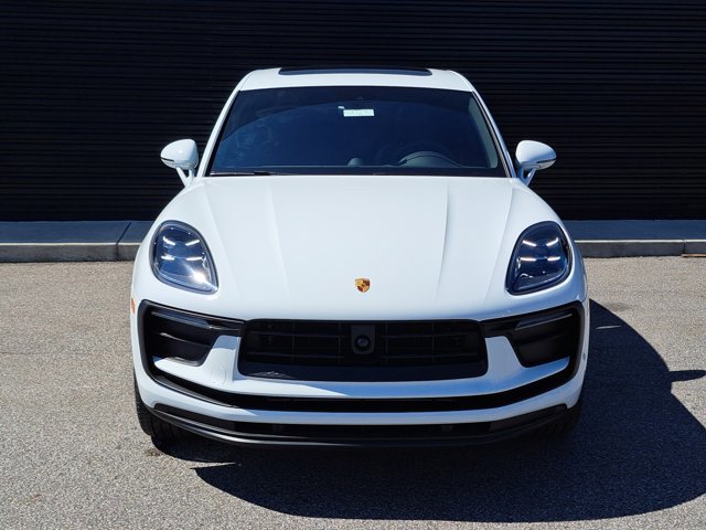 Used 2025 Porsche Macan image 10
