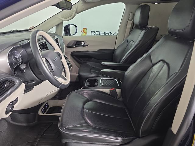 Used 2018 Chrysler Pacifica Limited w/ Tire & Wheel Group image 19